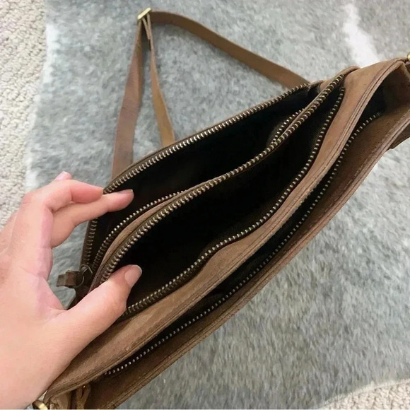 Komal’s Passion Leather Crossbody Bag - Picture 7 of 16